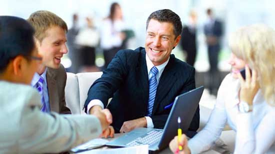 Pour développer une attitude positive, vous devez mettre de côté tout ce que vous notez de négatif dans votre entourage, pour ne garder que le meilleur.