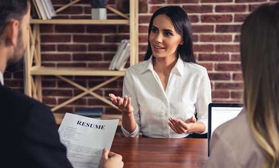 Mettez tout l’enthousiasme dont vous disposez dans ce que vous dites. Vous serez surpris du résultat ! 