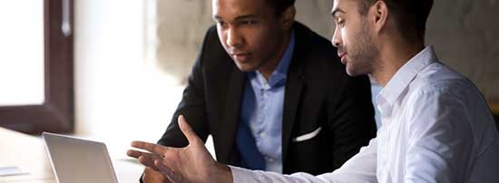 Les personnes qui sont en mesure de s’élever sont celles qui agissent de leur propre initiative, sans qu’on leur dise quoi faire ou pourquoi ils devraient le faire.